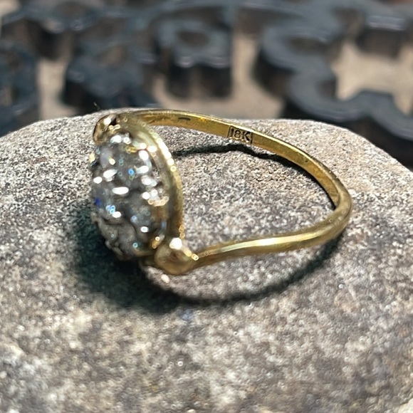 18k Flower Diamond Cluster Ring - Picture 5 of 11